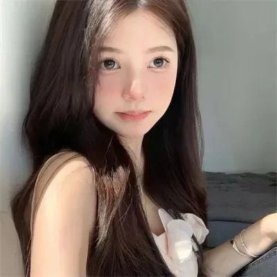 魕